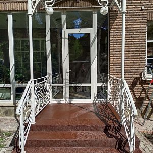 Уличное крыльцо